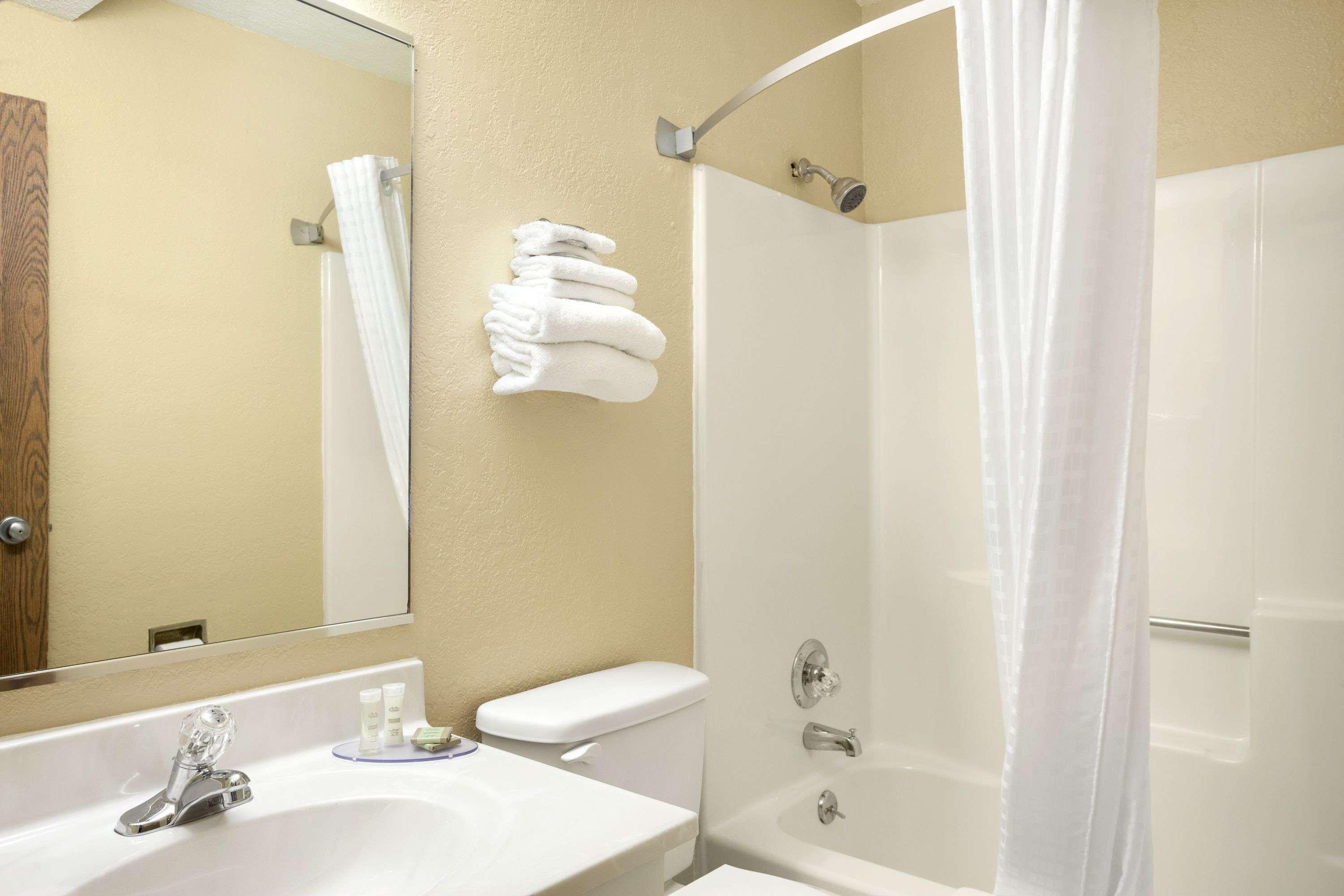 Super 8 By Wyndham Fairview Heights-St. Louis Motel Екстериор снимка
