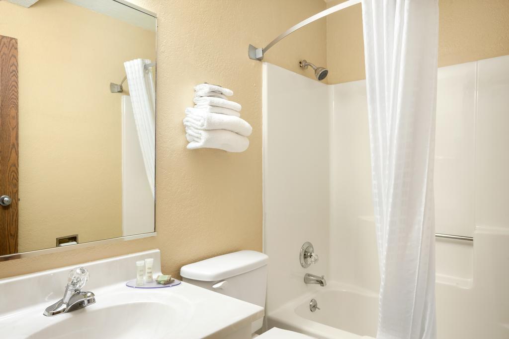 Super 8 By Wyndham Fairview Heights-St. Louis Motel Екстериор снимка